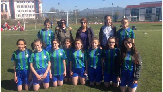 Çayırova Reysaş Lojistik Ortaokulu Yıldız Kızlar Futbol Takımımız Yarı Finalde	