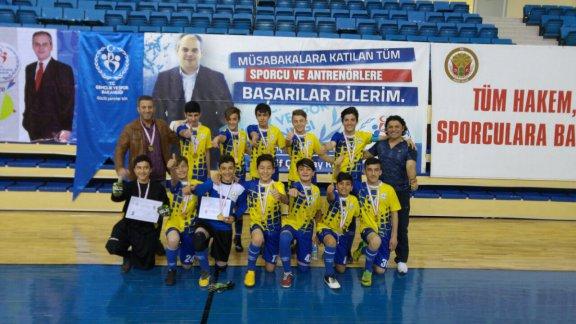 Çayırova Mustafa Necati Ortaokulu Futsal Takımımız Finalde