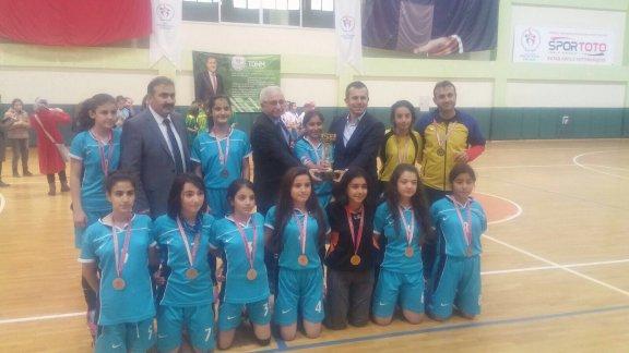 Yıldız Kızlarımız Futsal Şampiyonu